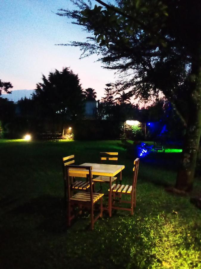 Colibri Taverne & Guest House Gisenyi Exterior foto