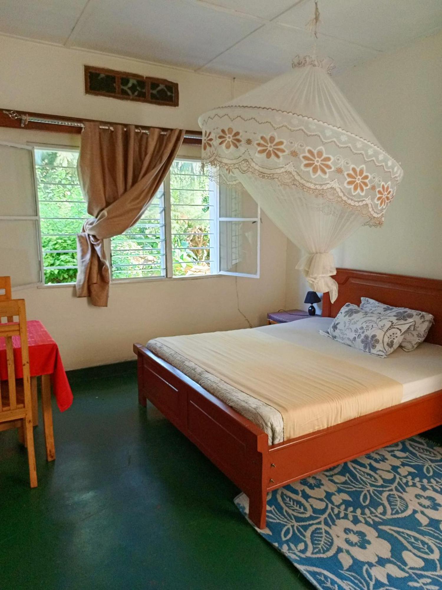 Colibri Taverne & Guest House Gisenyi Exterior foto