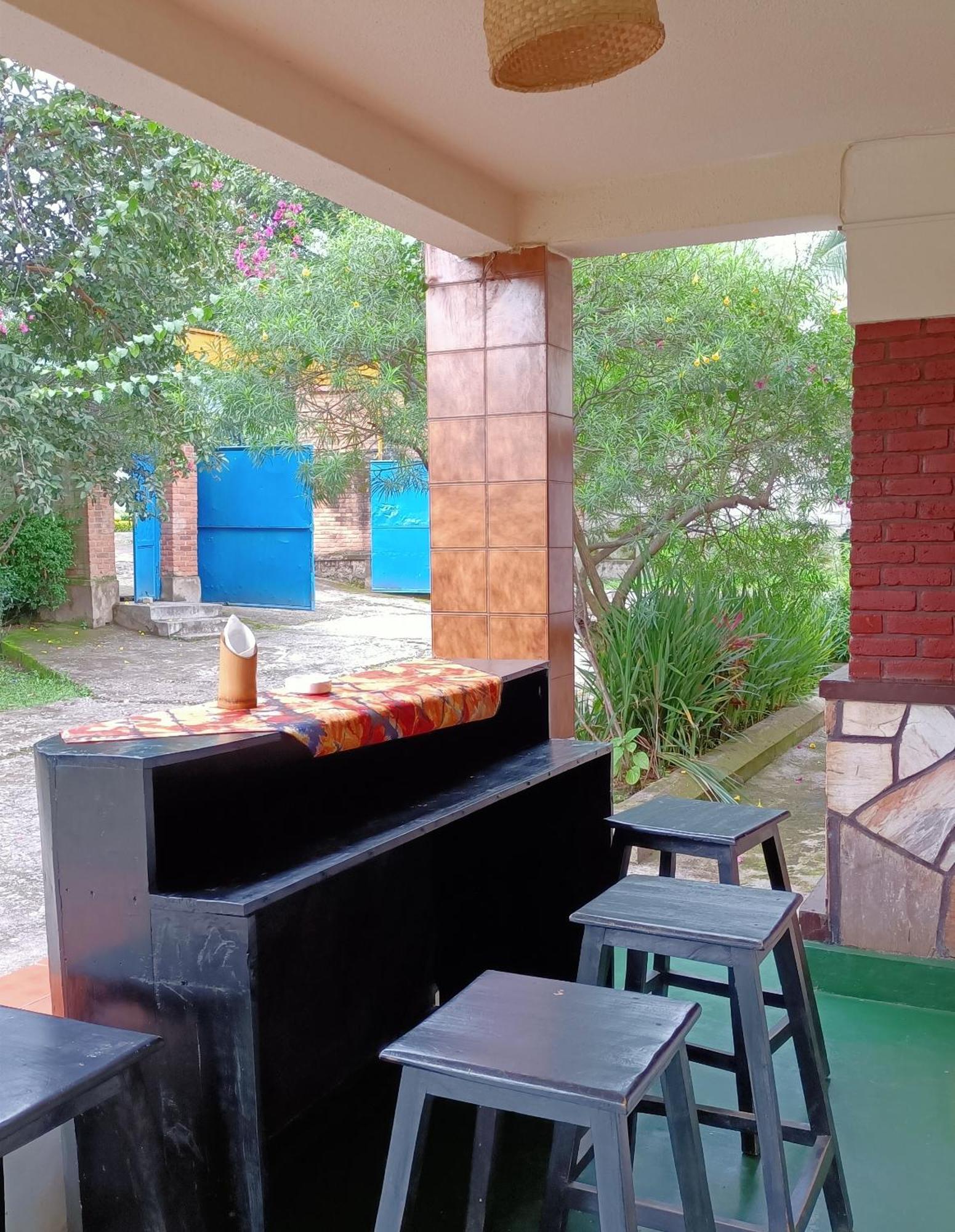 Colibri Taverne & Guest House Gisenyi Exterior foto